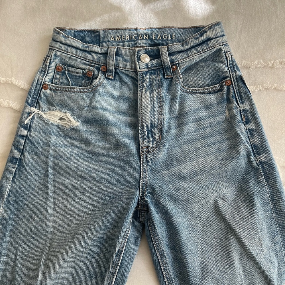American Eagle Outfitters High-Rise Distressed Med Blue Jeans